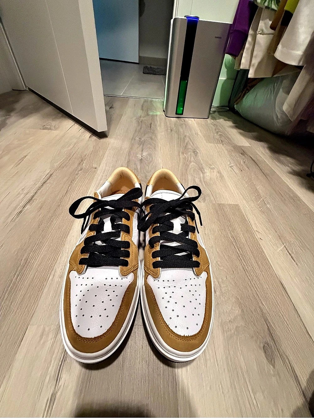 Nike Air Force 1 Low Sneakers in White & Brown Like New
